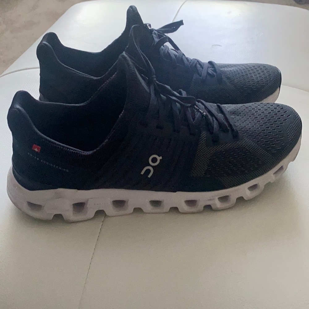 Men’s Swiss Engineered - Run on Clouds sneakers!